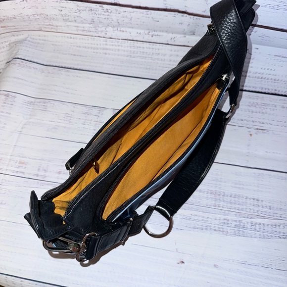 Icon L.A. Shoulder Bag - Picture 3 of 6